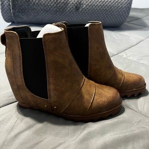 Cute brown brown boots - Never Worn